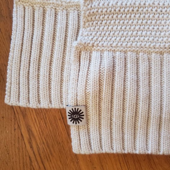 UGG Cable Knit Wool Blend Scarf NWT! - Picture 3 of 6